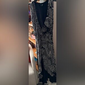 Chic Black and White Patterned Midi Dress